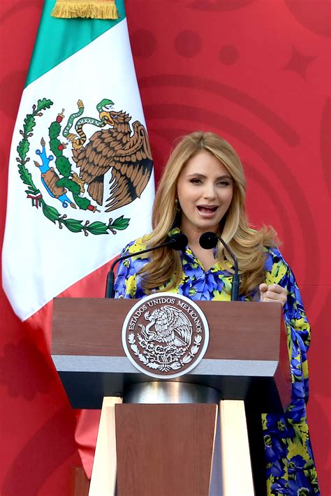 angelica rivera bikini|Resurge foto nunca antes vista de Angélica Rivera en .